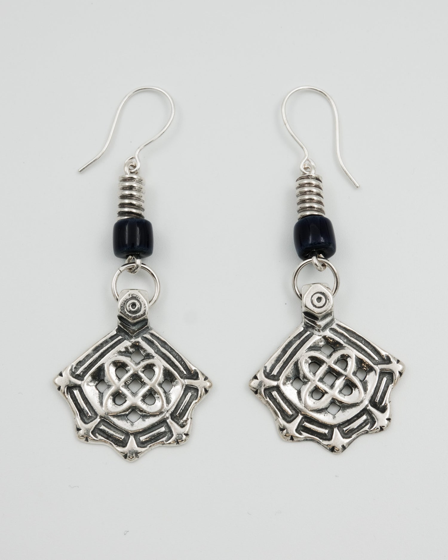 Kept Kanteletar earrings silver ceramic