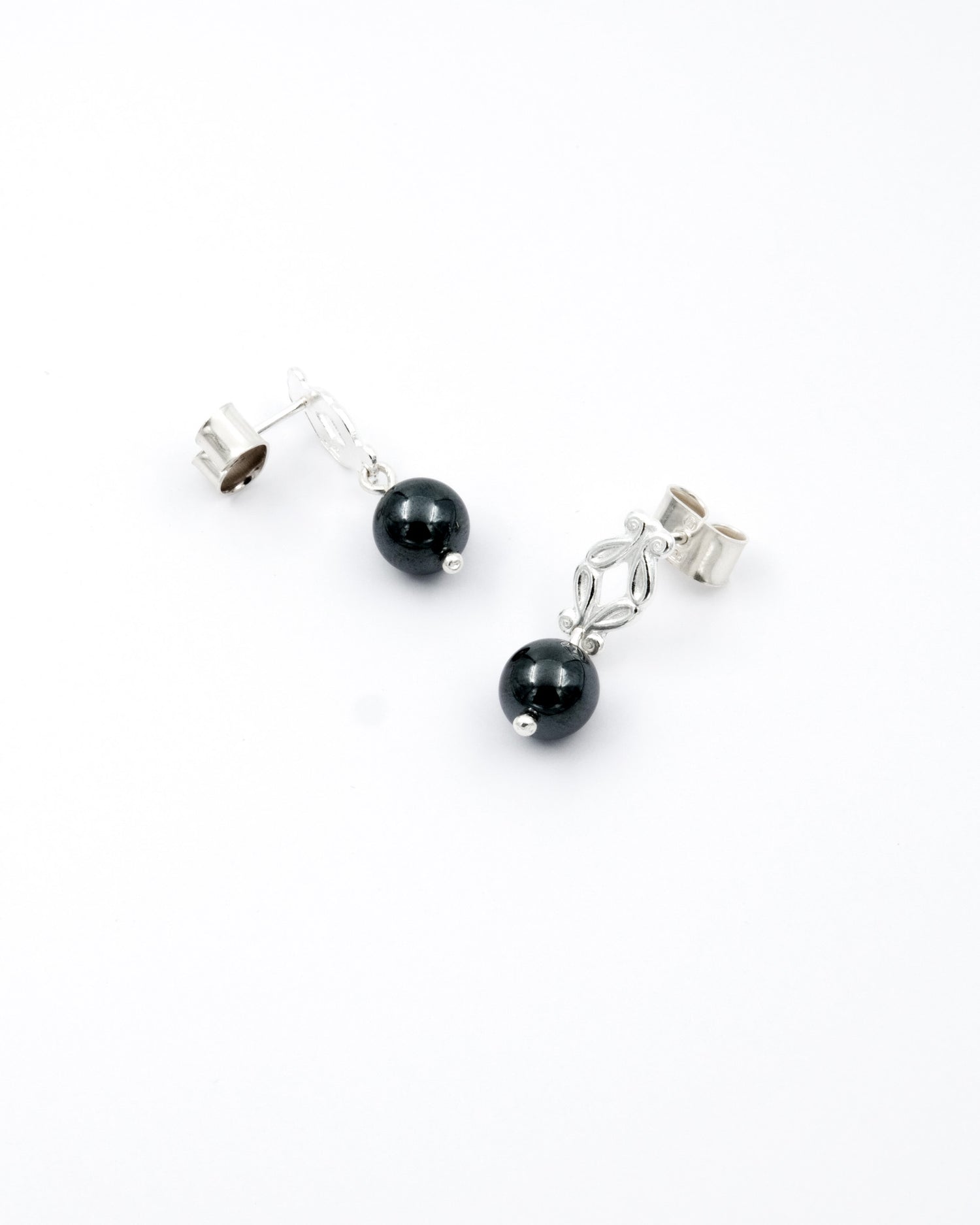 Held Iris earrings silver hematite