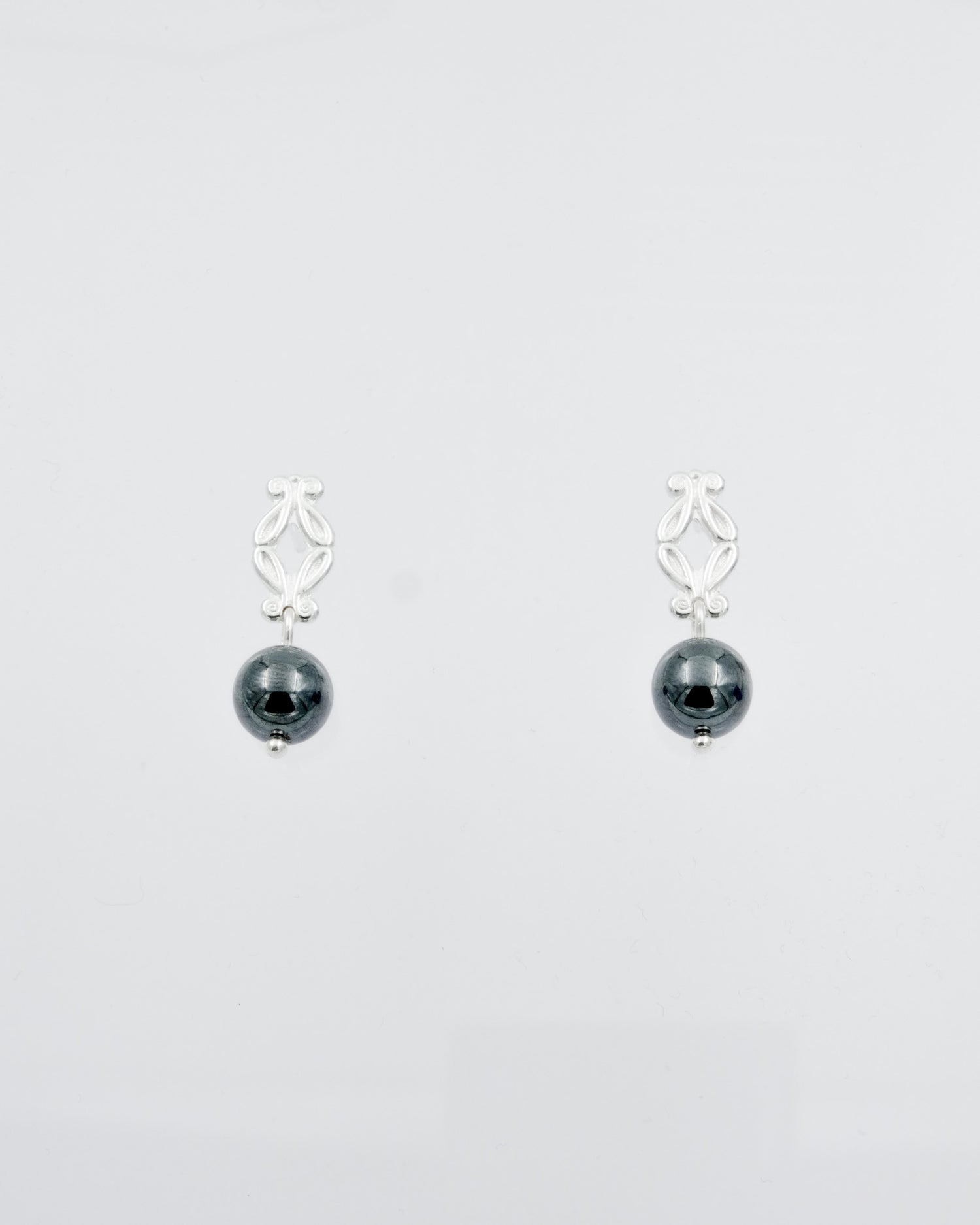 Held Iris earrings silver hematite