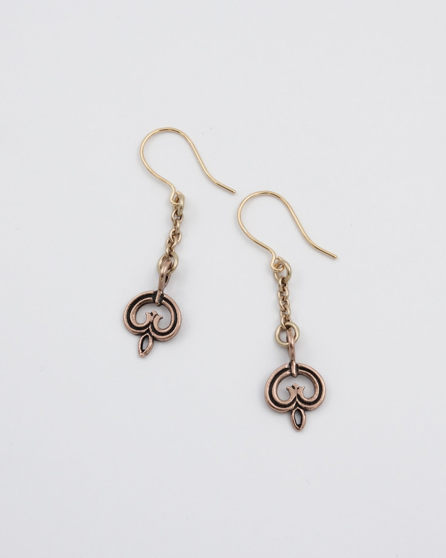 Kept Karelian ribbon braid chain earrings bronze