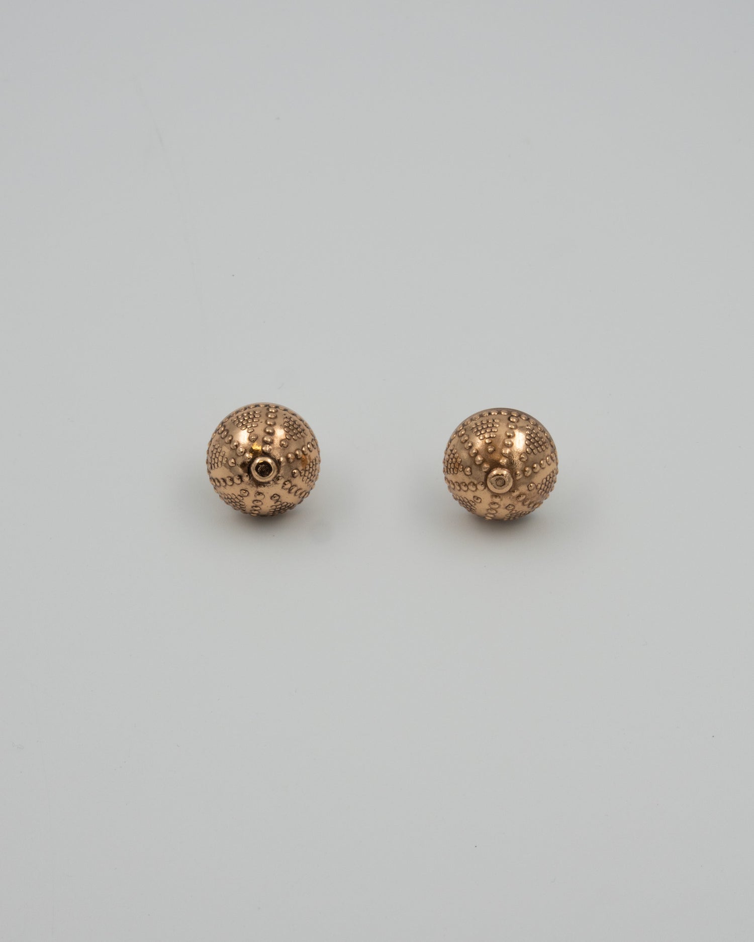 Kept Haliko filigree ball earrings bronze pin