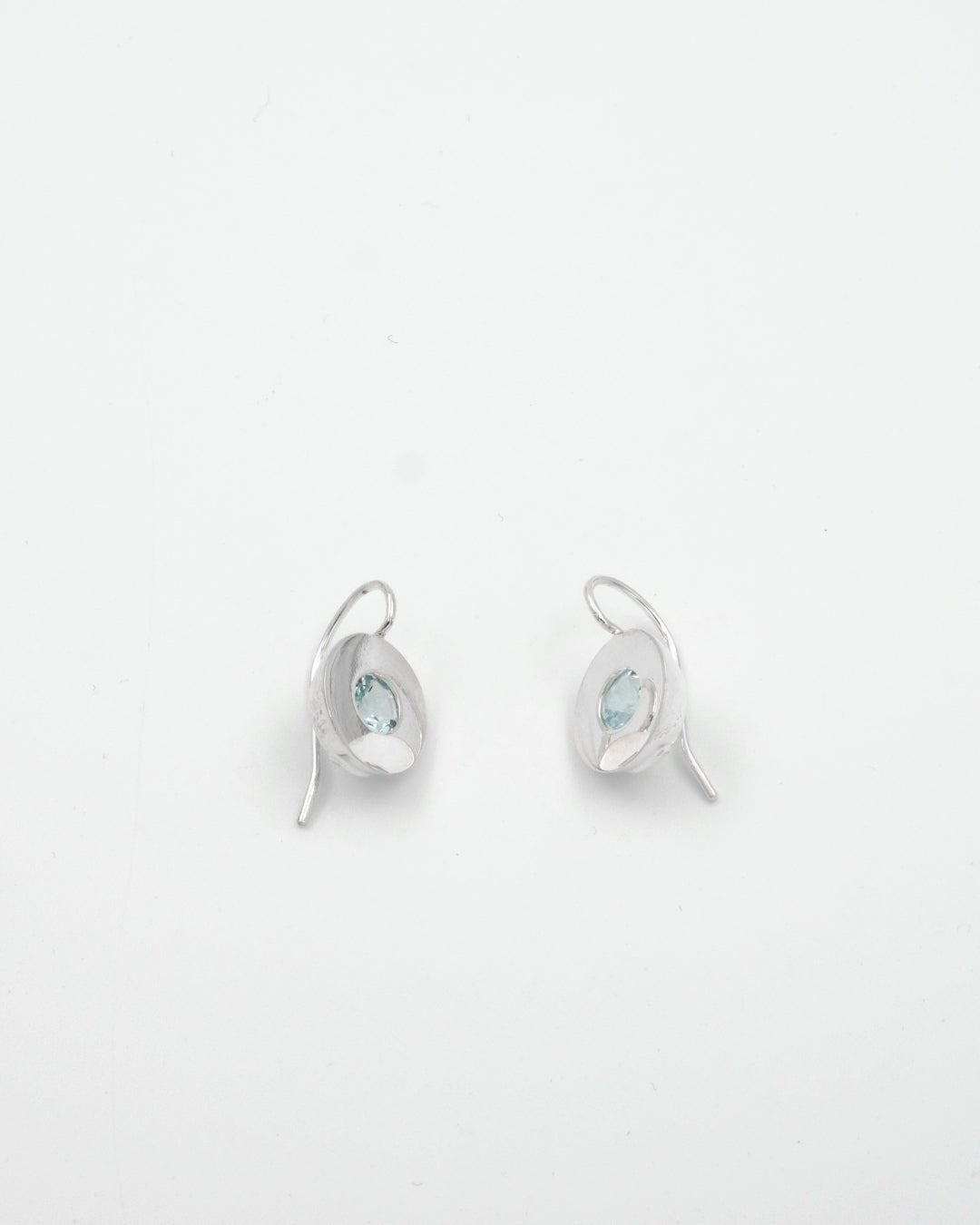 Kept Lähde earrings silver hook topaz