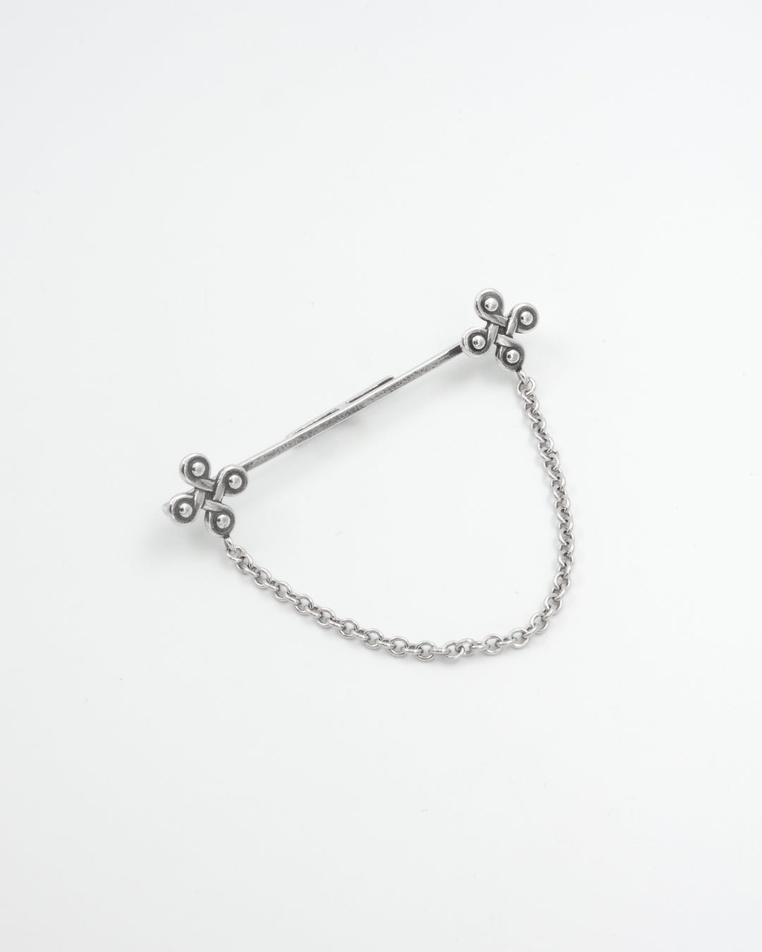 Held Hannunvaakuna tie holder with chain silver